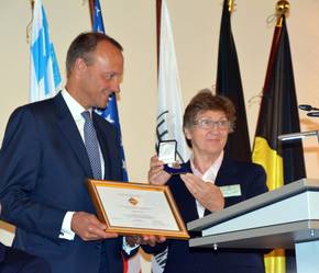 VDAC Präsidentin Sigrid Behnke-Dewath ehrt Preisträger Friedrich Merz