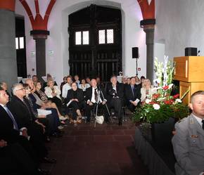 VDAC Präsident Jacob Schrot spricht anlässlich des Deutsch-Amerikanischen Tags in der Römerhallen in Frankfurt am Main